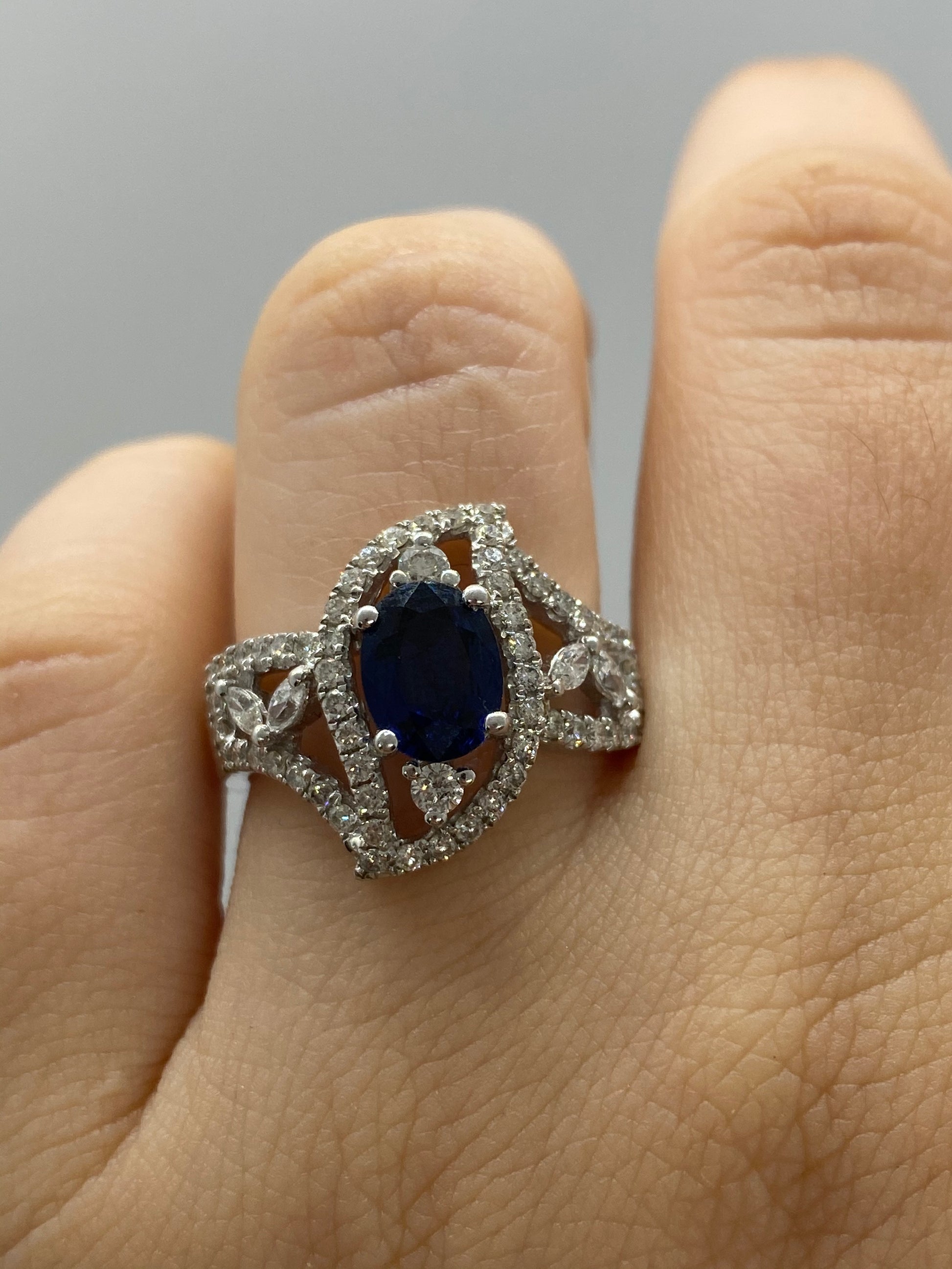 Blue sapphire Ring R14937 - Royal Gems and Jewelry