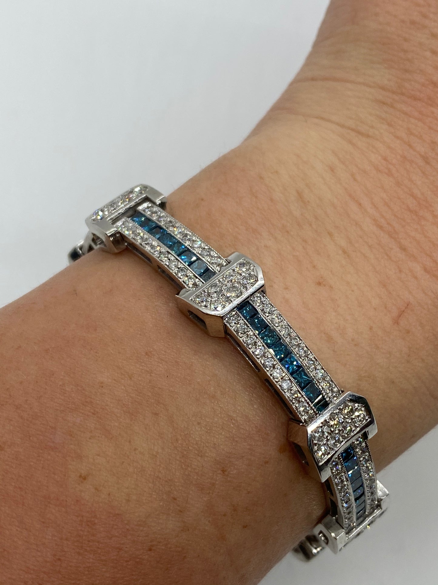 Blue Diamond Bracelet BR04053