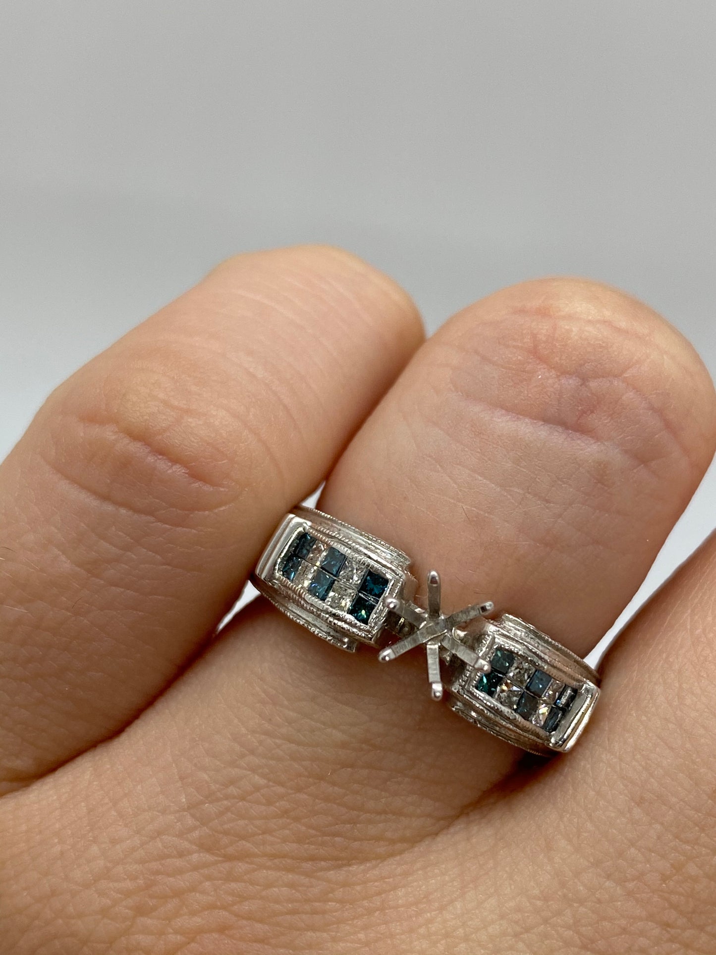 Blue Diamond Ring R03440