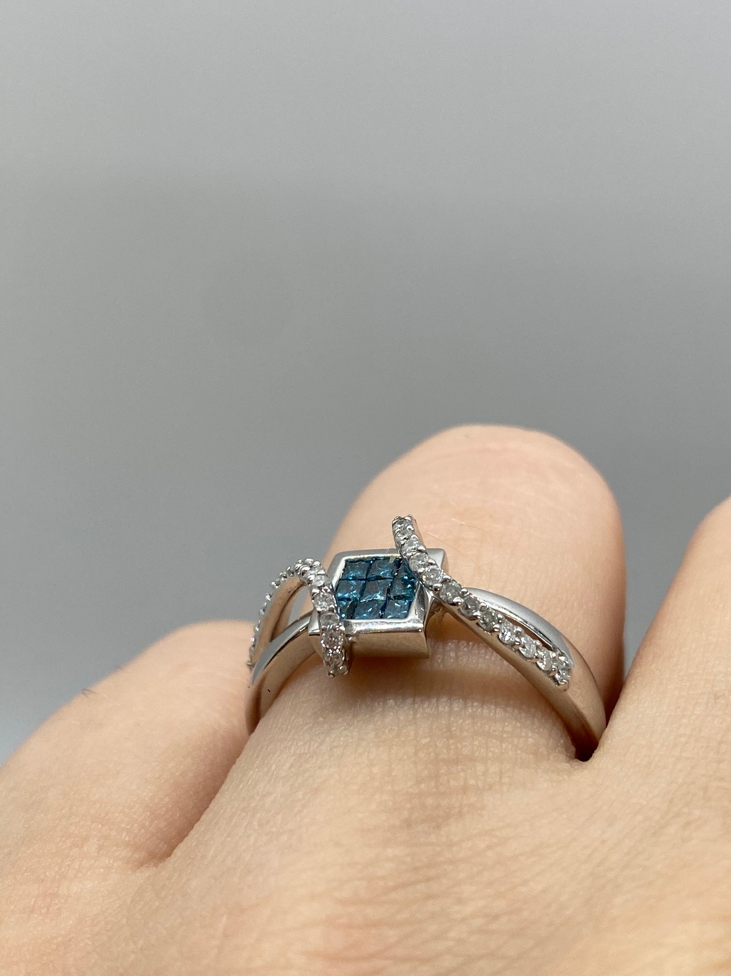 Blue Diamond Ring R16901