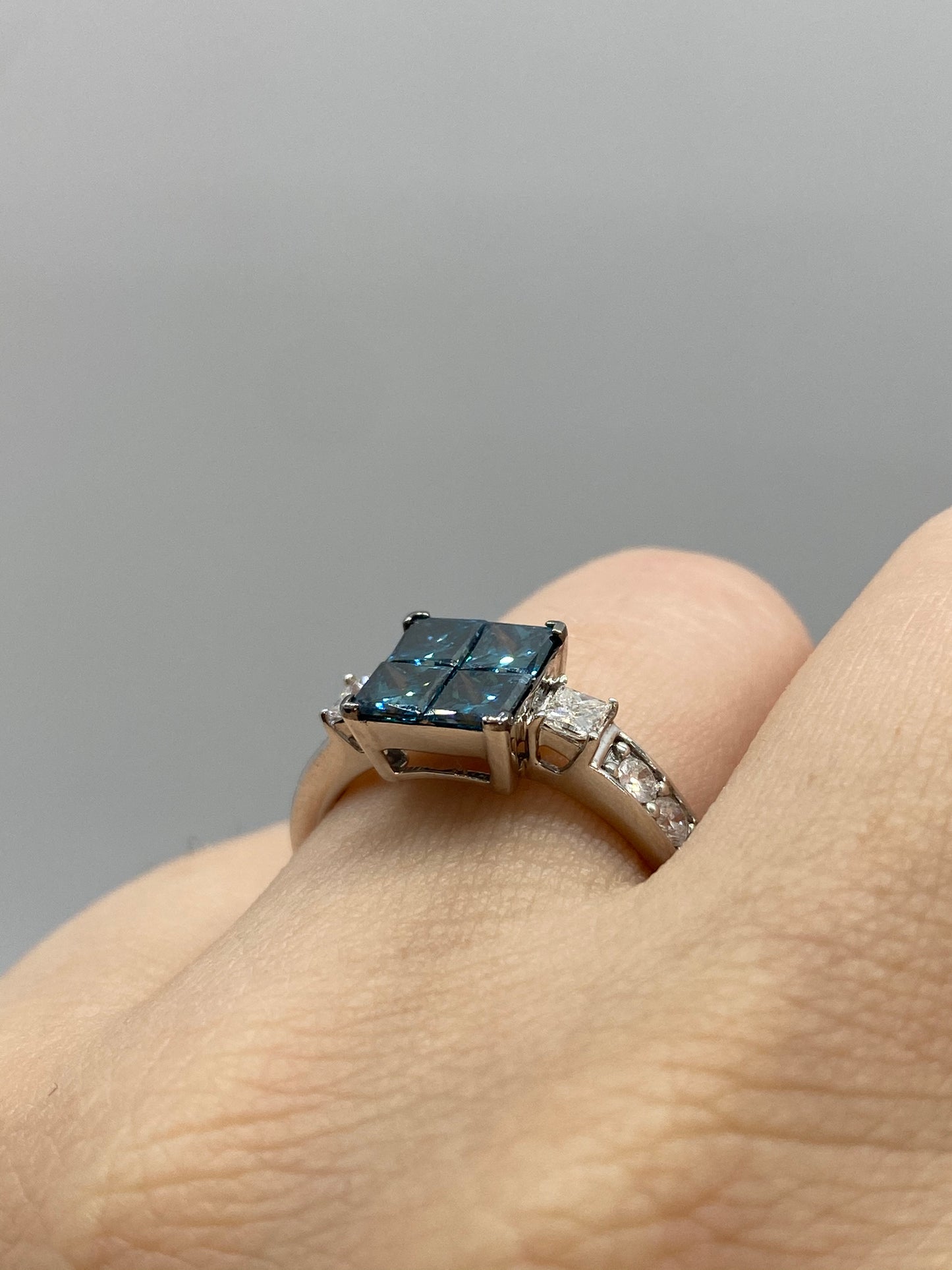 Blue Diamond Ring R16913
