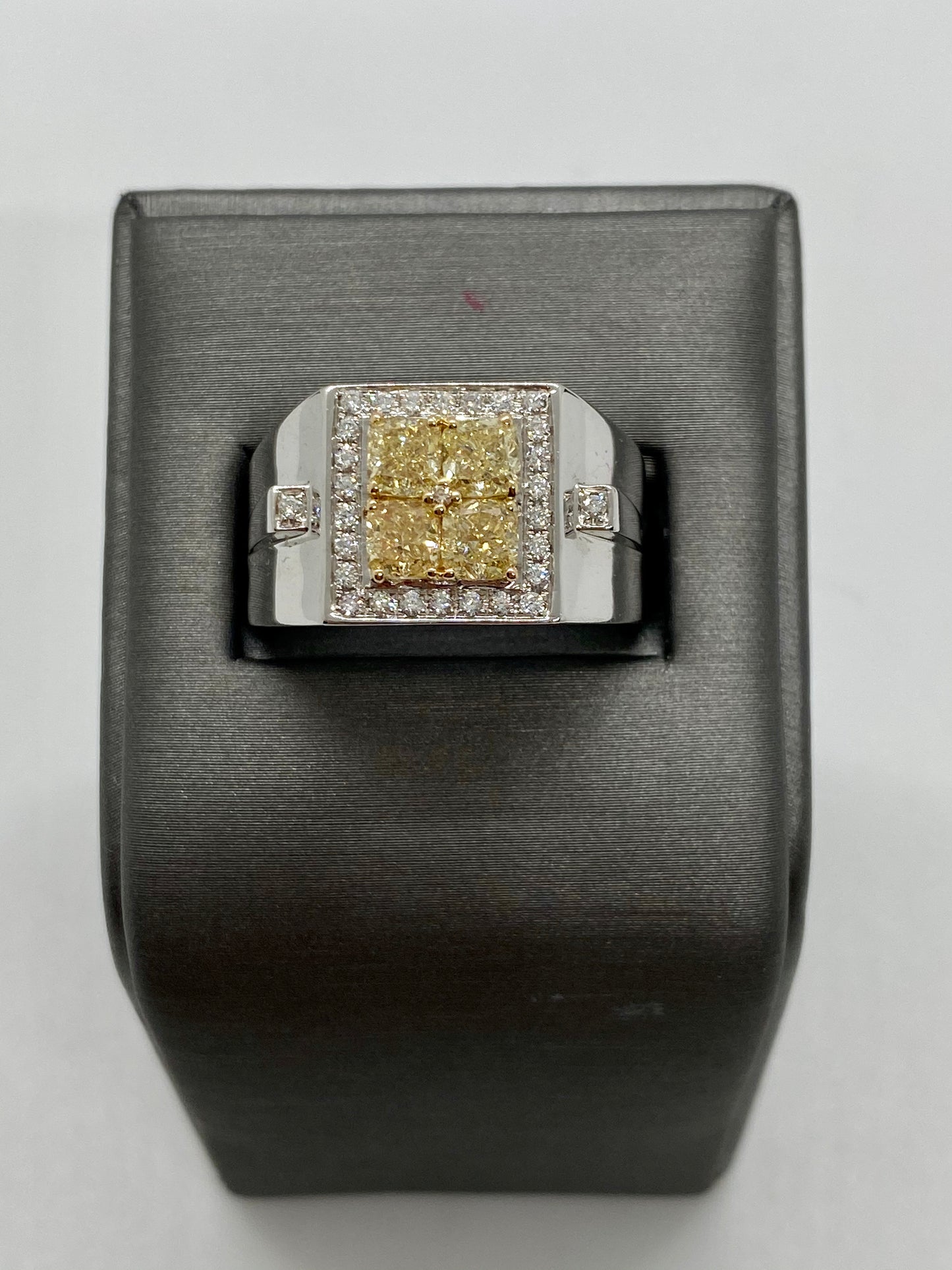 Men's Yellow Diamond Ring R21569