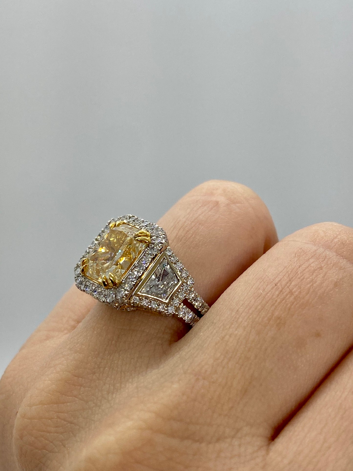 Yellow Diamond Ring R23101