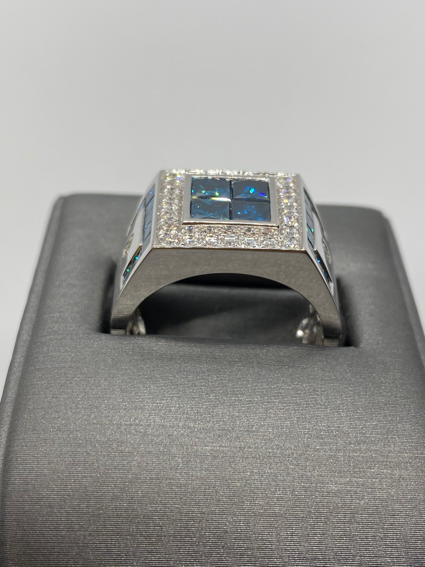 Men's Blue Diamond Ring R23622